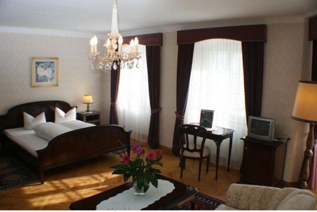 Schlosshotel Post Edelfreisitz Sprengenstein อิมสท์ ภายนอก รูปภาพ